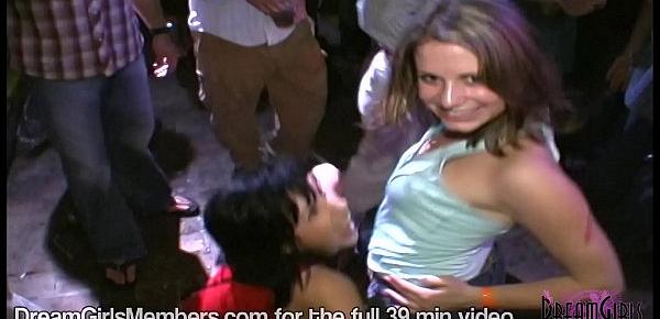  College Girls Delight The Crowd But Disappoint Their Dads